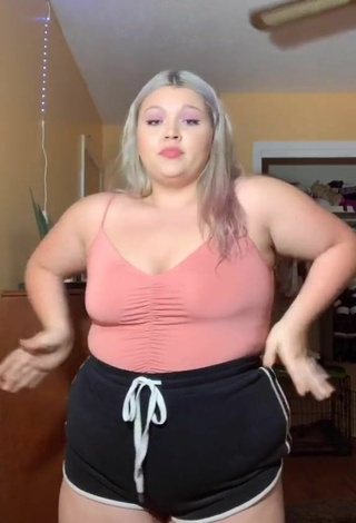Lexie Lemon (@lexielemonn) #cleavage  #bouncing boobs  #big boobs  #top  #pink top  #booty shaking  #shorts  #black shorts  «Day 30 of dancing until me, a...»
