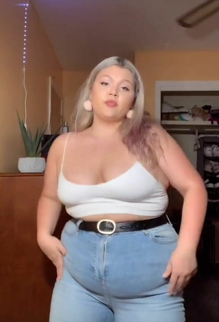 Lexie Lemon (@lexielemonn) #cleavage  #big boobs  #bouncing boobs  #booty shaking  #crop top  #white crop top  «Day 31 of dancing until me, a...»