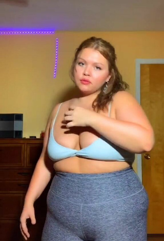 Lexie Lemon (@lexielemonn) #cleavage  #big boobs  #bouncing boobs  #bra  #blue bra  #booty shaking  «DC @dance_dona     #fyp...»
