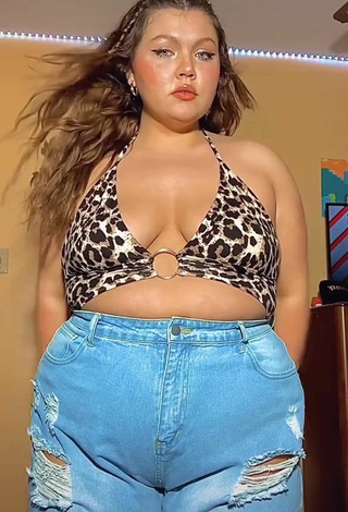 Lexie Lemon (@lexielemonn) #cleavage  #bouncing boobs  #crop top  #leopard crop top  «Confess something #fyp #ItWasntMe»