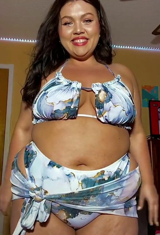 Lexie Lemon (@lexielemonn) #bikini  #big boobs  «Imperfections add spice haha #fyp»