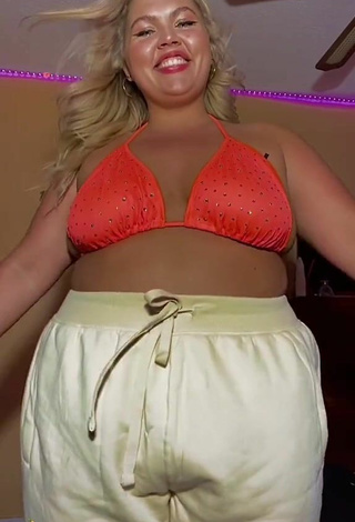 Lexie Lemon (@lexielemonn) #bikini top  #orange bikini top  #booty shaking  #bouncing boobs  «find the hidden emojis!!...»