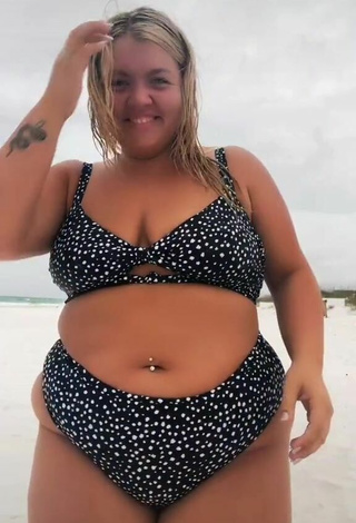 Lexie Lemon (@lexielemonn) #bikini  #belly button piercing  #beach  #cleavage  #booty shaking  «Belly piercing reveal haha #fy...»