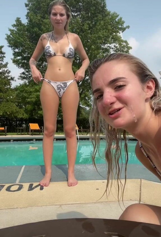 Lexi Orlove (@lexiorlove) #swimming pool  #bikini  #sexy  #cleavage  «5 years strong»