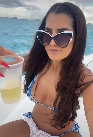 Marina Ferrari (@marinaferrariof) #bikini  #cleavage  #boat  «Quem tbm trabalha pra isso? Haha»