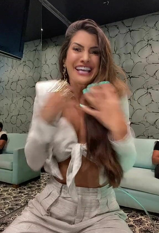 Marina Ferrari (@marinaferrariof) #crop top  #white crop top  #booty shaking  «Amanhã em? Kkkk»