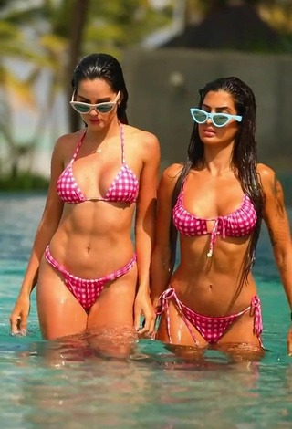 Marina Ferrari (@marinaferrariof) #sexy  #bikini  #cleavage  «A gente se parece?? Hahah»