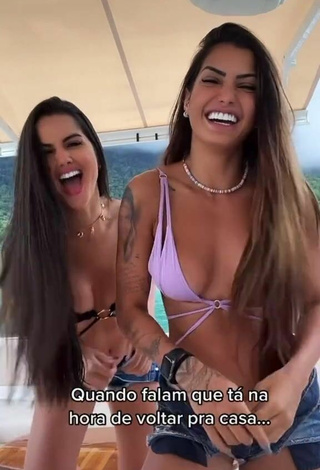 Marina Ferrari (@marinaferrariof) #cleavage  #sexy  #boat  #booty shaking  #bikini  «Quero ficar aquiii! Hahahahah»