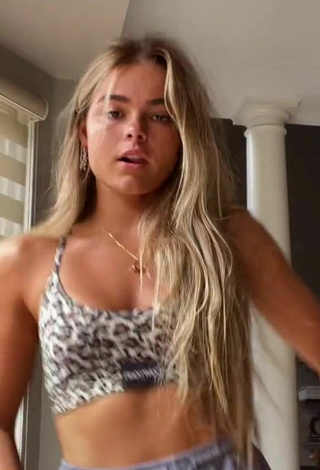 Giulia Amato (@nobeefonlychicken) #sport bra  #leopard sport bra  #cleavage  #booty shaking  #shorts  «2 mil and i’ll do it full out yup»