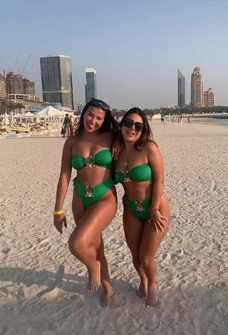 Nourhène (@nourhene) #beach  #bikini  #green bikini  #sexy  #booty shaking  «La vidéo où je passe 24h dans la...»