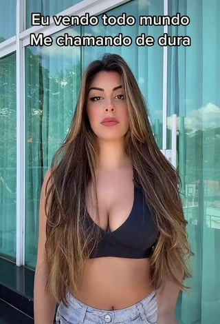 Pamela Drudi (@pamdrudi) #cleavage  #sport bra  #black sport bra  #bouncing boobs  #shorts  #jeans shorts 