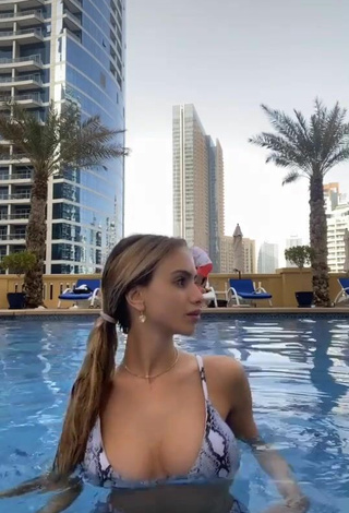 Sara Damnjanović (@saratkd7_) #swimming pool  #cleavage  #bikini  #snake print bikini  #big boobs  «Hello from Dubai    ⭐️ #dubai...»
