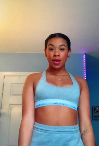 Thyri Frazier (@thyrifraxier3) #sport bra  #blue sport bra  #cleavage  #bouncing boobs  #booty shaking 