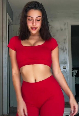 Victoria Caro (@victoriacarotudela) #sport bra  #red sport bra  #bouncing boobs  #legging shorts  #red legging shorts  «Faaaaail, al final...»