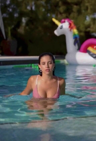 Victoria Caro (@victoriacarotudela) #swimming pool  #bikini  #pink bikini  #wet  «✨4k again✨ tu primer @ te debe...»