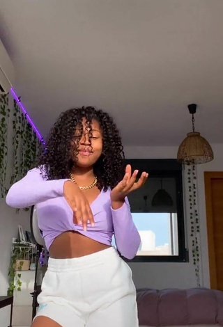 Tania Fernández (@afedezgarcia) #big boobs  #cleavage  #crop top  #purple crop top  #shorts  #white shorts  «hoy no hay ganas»