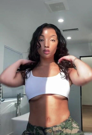 Alessya Farrugia (@alessyafarrugia) #underboob  #crop top  #white crop top  #booty shaking  «yuh»