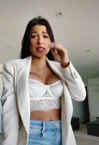 Amanda Ferreira (@amandaferreira0_) #cleavage  #big boobs  #crop top  #white crop top  #lace top  «Nao tem como discutir haha...»