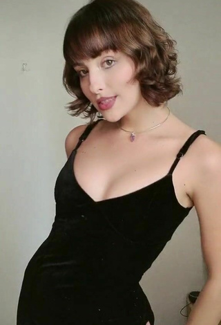 Anny Kelly Almeida (@annykalmeidaa) #dress  #black dress  #booty shaking  «Anny biscoitera»
