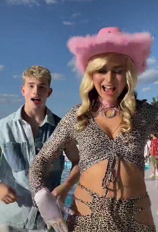 Bad Barbie (@badbaarbie) #cleavage  #crop top  #leopard crop top  #booty shaking  «Песня Бемби просто    ⚠️FAKE BODY⚠️»