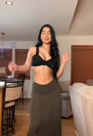 Barbara Ramirez (@barbaramirezzz) #cleavage  #crop top  #black crop top  #booty shaking  #skirt  #olive skirt 