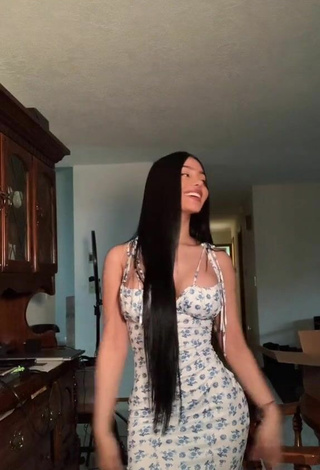 Barbara Ramirez (@barbaramirezzz) #cleavage  #dress  #floral dress  #booty shaking  «#foryou»