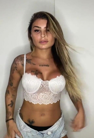 Bárbara (@barbitrs) #tattooed body  #cleavage  #crop top  #white crop top  #booty shaking  #shorts  #jeans shorts  «TO MUITO DANÇARINA GNT!...»
