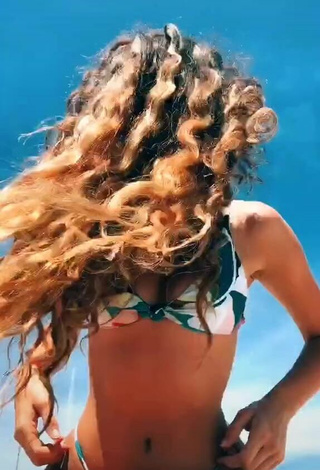 Chrissy Corsaro (@chrissycorsaro) #bikini  #sexy  #cleavage  «hair flip even at the beach»