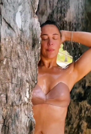 Cláudia Raia (@claudiaraia) #wet  #bikini  #beige bikini  «O banho que eu queria hoje!»