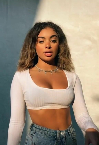 Devenity Perkins (@devenityy) #cleavage  #bouncing boobs  #crop top  #white crop top  «i hope u miss me»