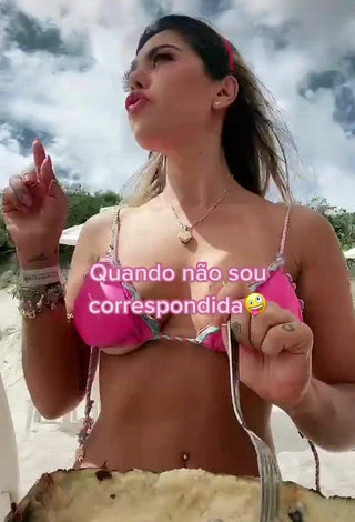 Elisa Ponte (@elisa_ponte) #cleavage  #belly button piercing  #sexy  #bikini top  #pink bikini top  «Quando não sou correspondida...»