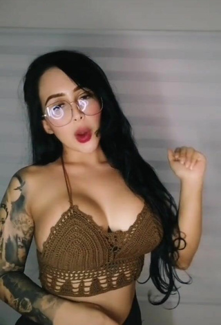 Eve Herrera (@eveherrerav) #tattooed body  #crop top  #brown crop top  #cleavage  #big boobs  «#latinas #eve #viral»