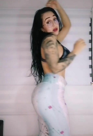 Eve Herrera (@eveherrerav) #booty shaking  #butt  #big butt  #sport bra  #grey sport bra  «Borrador #destacame #colombianas...»