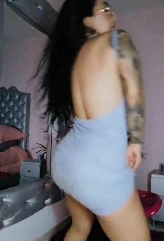 Eve Herrera (@eveherrerav) #tattooed body  #dress  #grey dress  #booty shaking  «#mexico #colombia #latina»