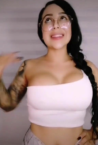 Eve Herrera (@eveherrerav) #tattooed body  #cleavage  #big boobs  #crop top  #white crop top  «#parati #destacame»