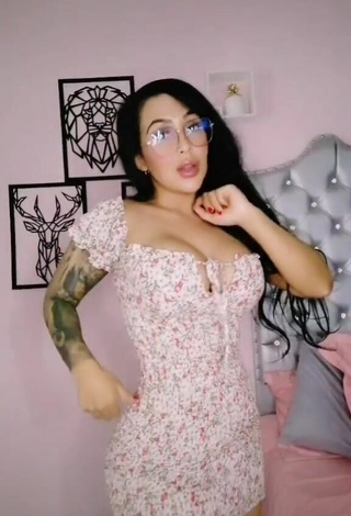 Eve Herrera (@eveherrerav) #tattooed body  #cleavage  #bouncing boobs  #big boobs  #booty shaking  #big butt  «#tatto #latina»