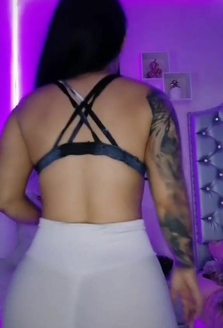 Eve Herrera (@eveherrerav) #tattooed body  #booty shaking  #big butt  #leggings  #white leggings  #sport bra  «#fyp #mexico #latina»