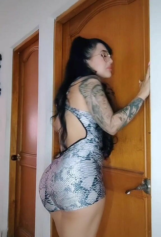 Eve Herrera (@eveherrerav) #tattooed body  #dress  #snake print dress  #sexy  «#comedia #tatto #viral #colombia»