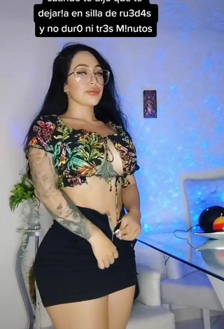 Eve Herrera (@eveherrerav) #cleavage #tattooed body #skirt #black skirt #crop top #floral crop top #big butt «#destacam #fypシ #tatto #viral»