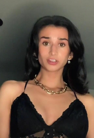 Faithy K (@faithhousley) #top  #black top  #sexy  «This video makes even me cr!nge»