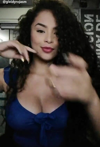 Gleidy Rojas (@gleidyrojasm) #cleavage  #big boobs  #top  #blue top  «Que calooooor #quecalor #jbalvin...»