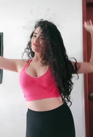 Gleidy Rojas (@gleidyrojasm) #cleavage  #big boobs  #bouncing boobs  #sport bra  #pink sport bra  «En la samba se me complica, las...»