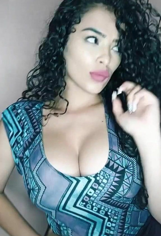 Gleidy Rojas (@gleidyrojasm) #cleavage  #big boobs  #bouncing boobs  #top  «Cada quien hace las tendencias...»