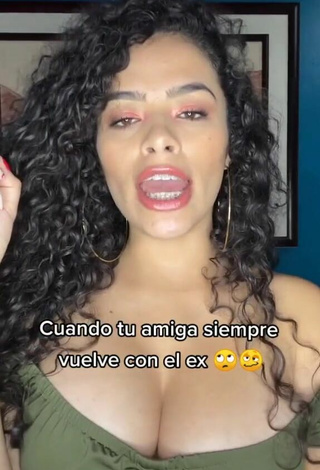 Gleidy Rojas (@gleidyrojasm) #cleavage  #big boobs  #sexy  #top  #olive top  «Para dedicar      Voy a seguir a...»