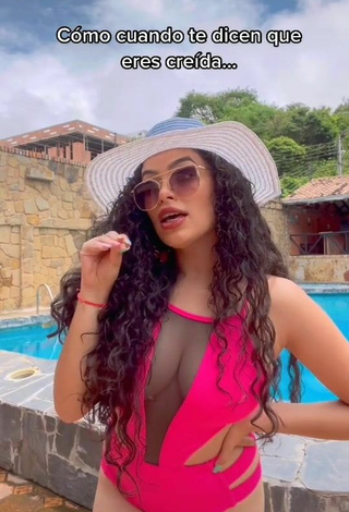 Gleidy Rojas (@gleidyrojasm) #cleavage  #big boobs  #swimsuit  #firefly rose swimsuit  #swimming pool  «hagan el tren de...»