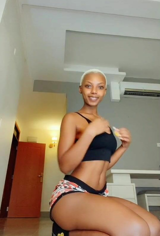 Vivian Gold Kaitetsi (@goldviv1) #crop top  #black crop top  #shorts  #booty shaking 
