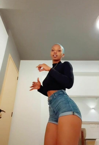 Vivian Gold Kaitetsi (@goldviv1) #shorts  #jeans shorts  #booty shaking  #crop top  #black crop top 