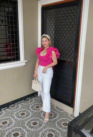 Glenda Dela Cruz (@iammissglenda) #top  #firefly rose top  #pants  #white pants  #booty shaking  «#Trend : I go crazy #OOTD Namiss...»