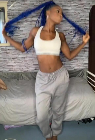 Oluwanifewa Agunbiade (@itsjustnifee) #sport bra  #white sport bra  #bouncing boobs  #booty shaking  #pants  #grey pants 