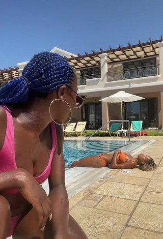 Oluwanifewa Agunbiade (@itsjustnifee) #sexy  #swimming pool  #bikini  #booty shaking  «This dance has be STUCK in my...»